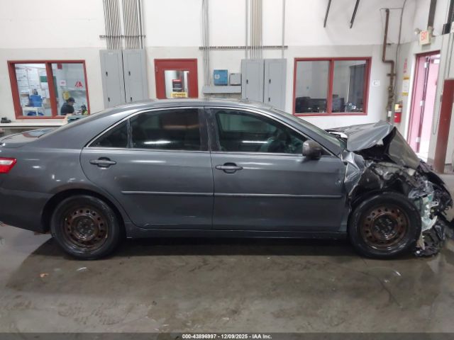 Toyota Camry Le Image 16