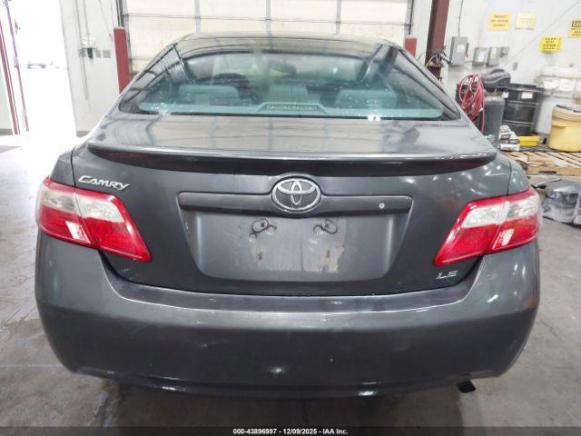 Toyota Camry Le Image 13