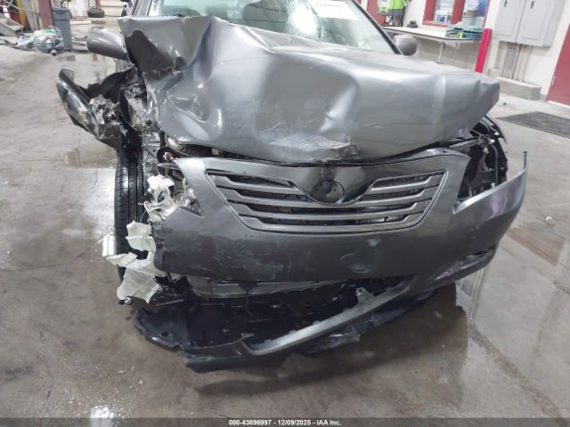 Toyota Camry Le Image 11