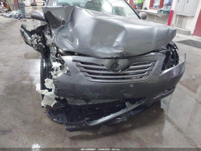 Toyota Camry Le Image 11