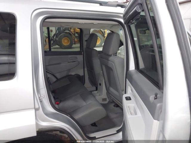 Jeep Liberty Sport Image 2