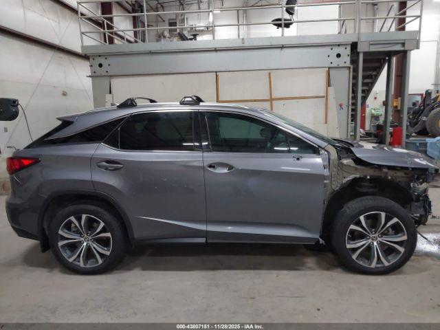 Lexus RX Image 16