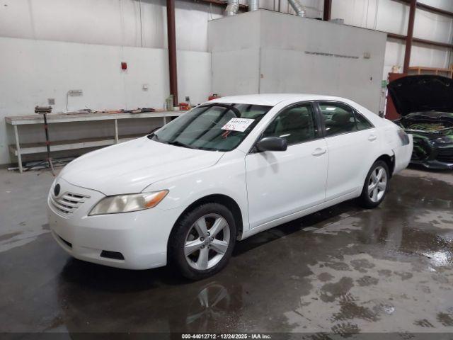 Toyota Camry Le Image 6