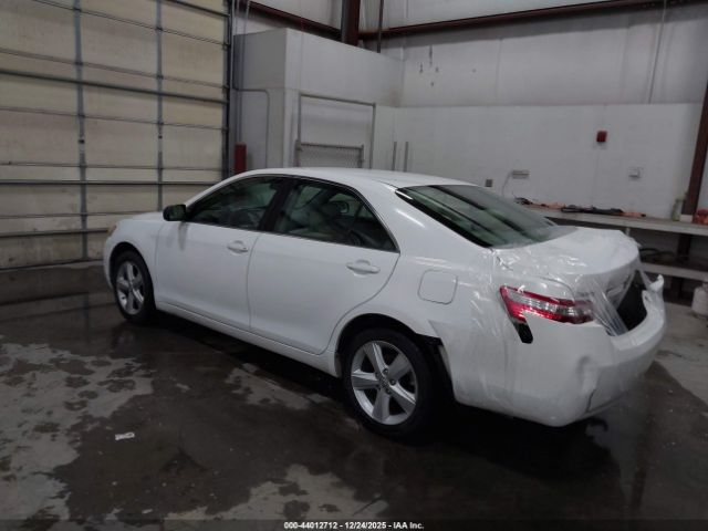 Toyota Camry Le Image 13