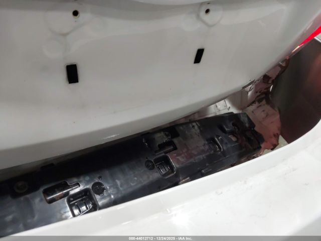 Toyota Camry Le Image 5