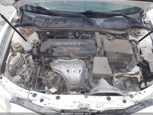 Toyota Camry Le Image 7