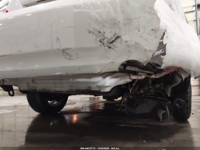 Toyota Camry Le Image 2