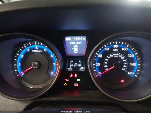 Hyundai ELANTRA Image 11