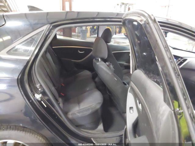 Hyundai ELANTRA Image 3