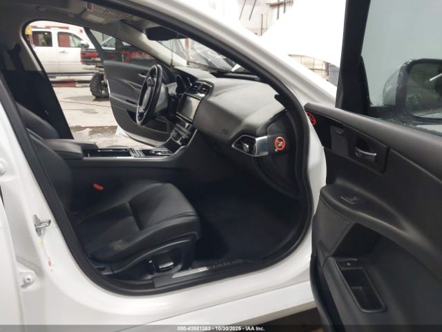 Jaguar XE 25t Premium Image 6