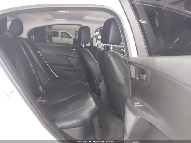 Jaguar XE 25t Premium Image 7