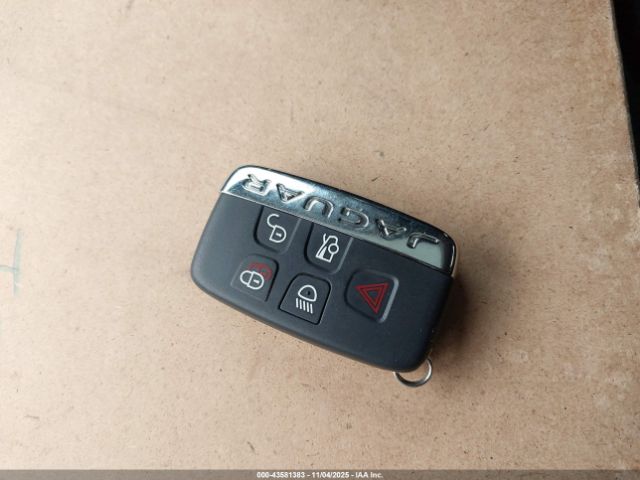 Jaguar XE 25t Premium Image 10