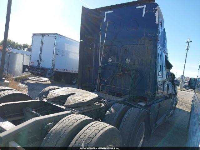 Freightliner New Cascadia 126 Image 2