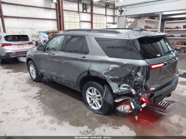 Ford Explorer Active Image 2