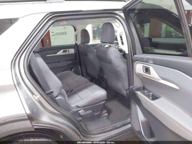 Ford Explorer Active Image 11
