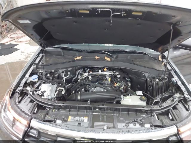 Ford Explorer Active Image 19