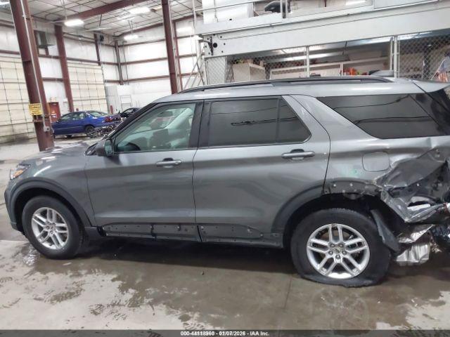 Ford Explorer Active Image 18