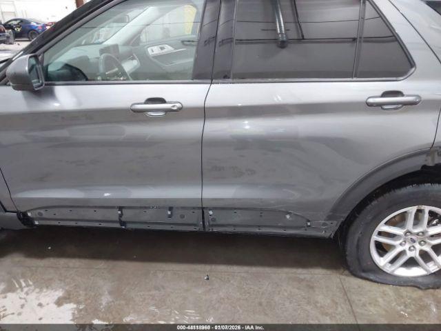 Ford Explorer Active Image 17