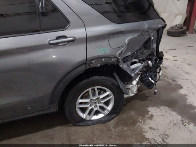 Ford Explorer Active Image 15