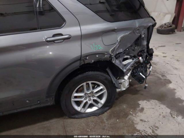 Ford Explorer Active Image 15