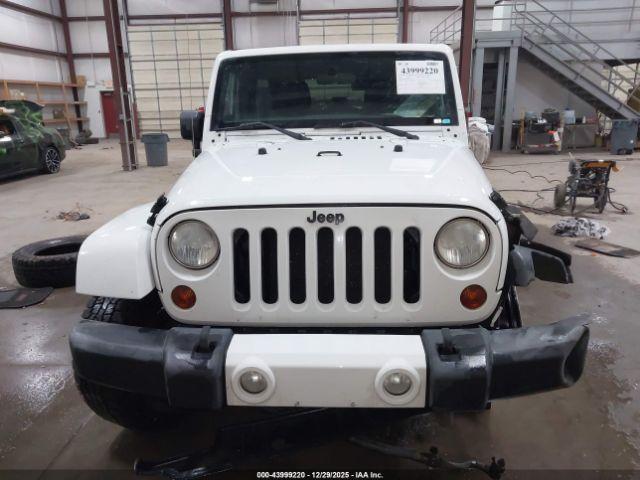 Jeep Wrangler Sahara Image 10